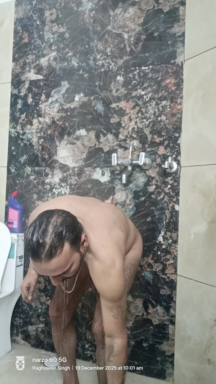 Rajasthani-old-lover: Indischer polizist in der dusche