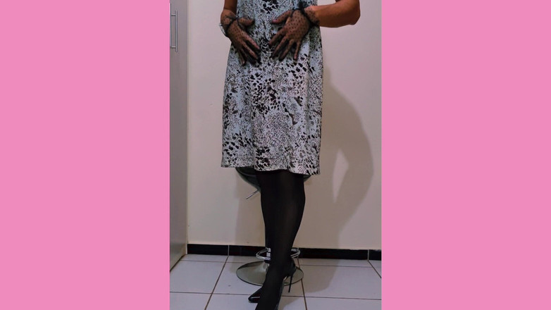 Milady Silvia Helena: Milady Silvia Helena con vestido, lencería y tacones jugando con...