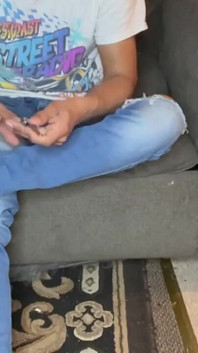 18-jähriger junge zieht sich komplett nackt aus