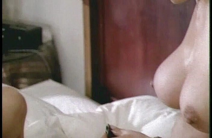 Perfect Porno: Estudantes britânicas fazendo sexo a três de fantasia lésbica