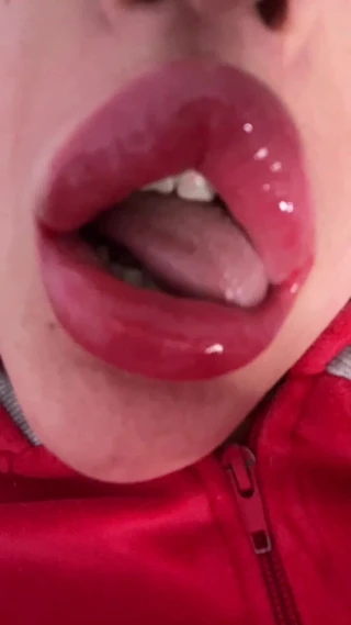 FinDom Goaldigger: Captivated by the of Big Lips and Glossy Kisses