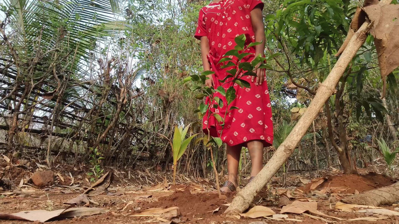 Mumbai Ashu: 정글에 가서 애인과 섹스하는 인도 가와르 소녀