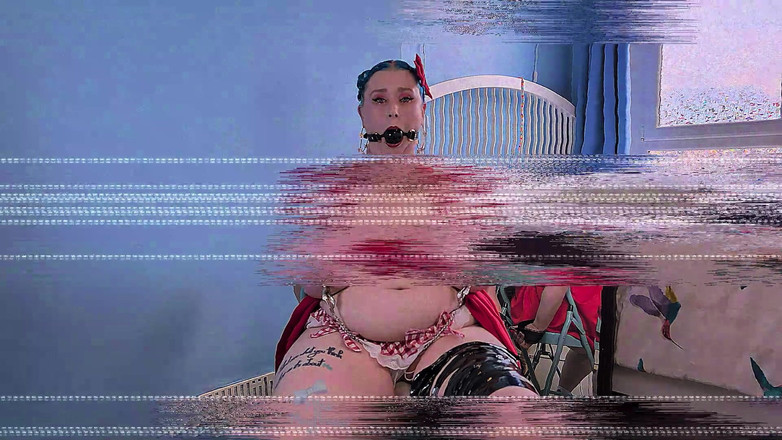 Alice_Mayflower_Scottish: Demoiselle dans une robe rouge - fille solo