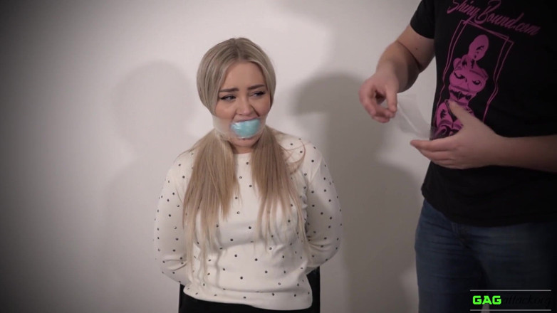 Gag Attack: Aubrey - klare würgen mit klebeband