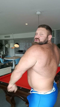 Jack Stacked - papai musculoso dominante lutando com singlet strip e dirty talk