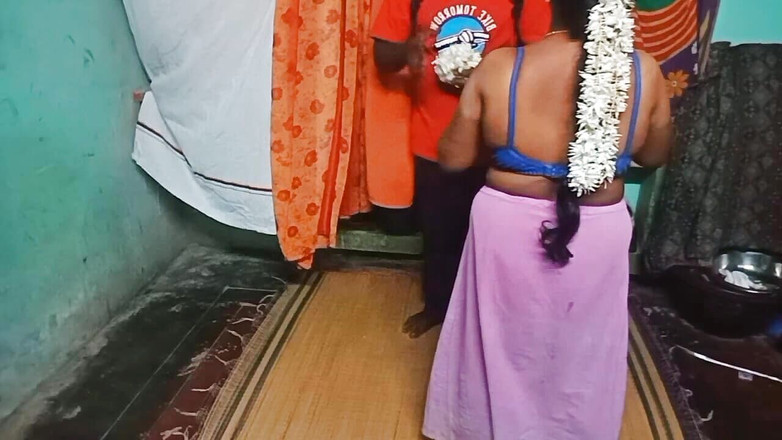 Priyanka314: Indický doručovatel sex s nevlastní tetou doma