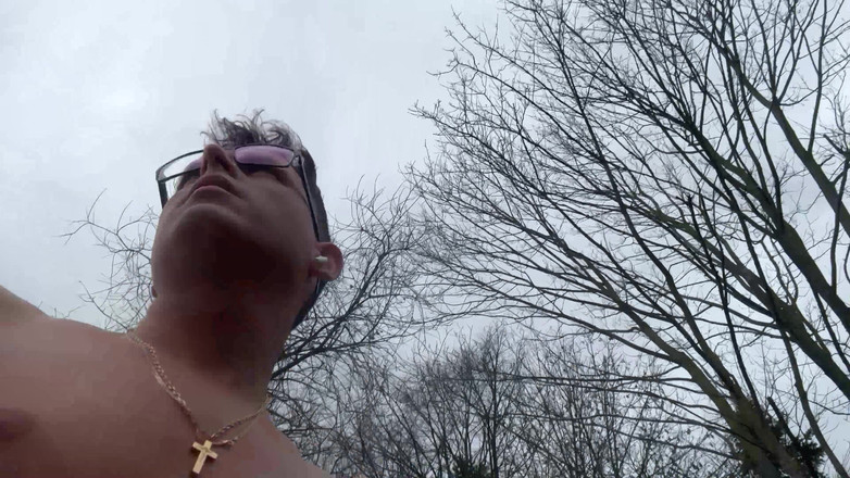 Twinkboy82: Sevimli Alman ibnenin ateşli ayakları - arabada beyaz lak tırnaklar, özel bakış...