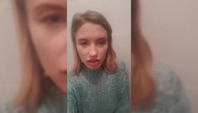 Erotic Tanya: Tanya kentut di ranjang dan lubang pantatnya menggoda