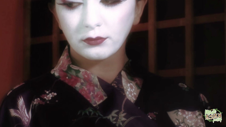 Magic Asian Pussy: Una sessione di cosplay in cui la geisha ti guiderà...