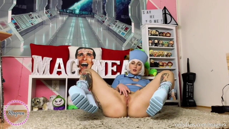 Magnea: Beşinci element uçuş görevlisi ile erotik uzay yolculuğu