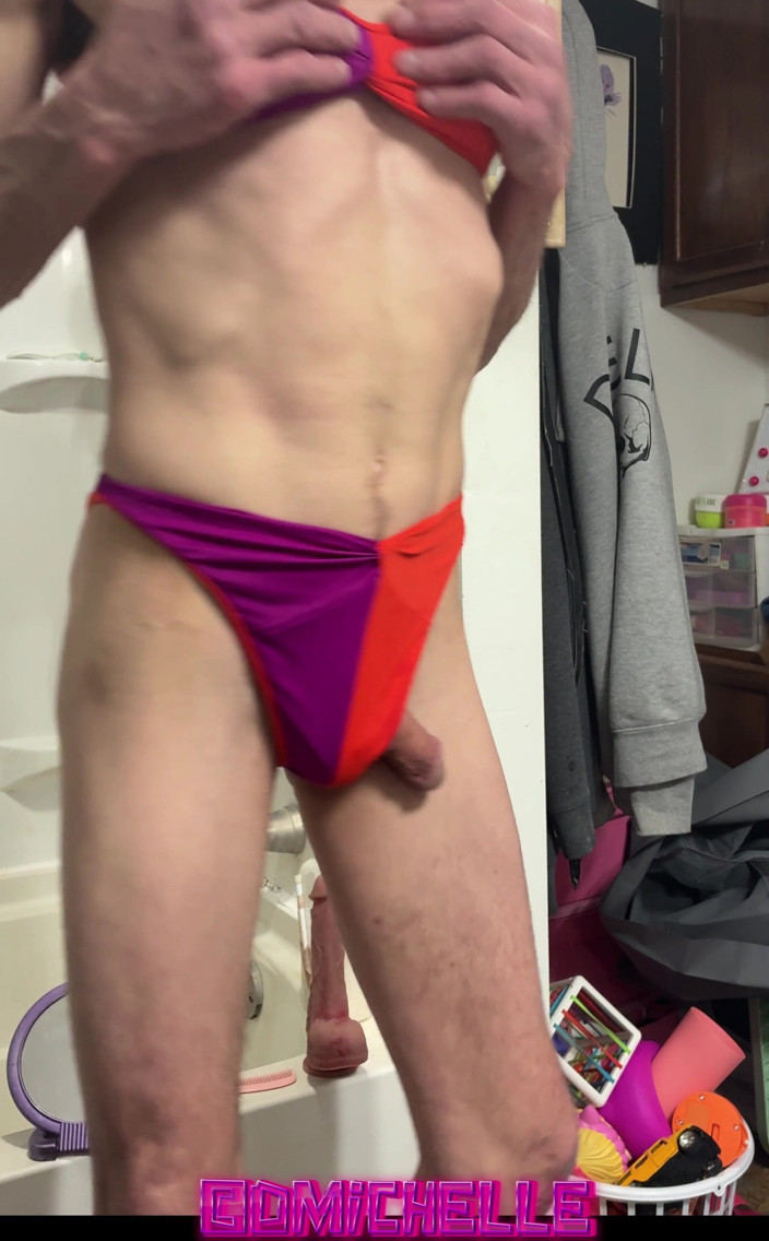 Feeling sexy today crosdressing: Crossdresser Cdmichelle V Růžových Bikinách Dostal Z Obchodu Thrif