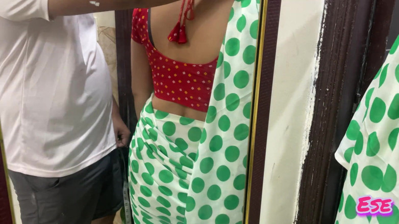 Sammy Sins: デジ変態テーラーは彼の店でインドのホットバビをファックします
