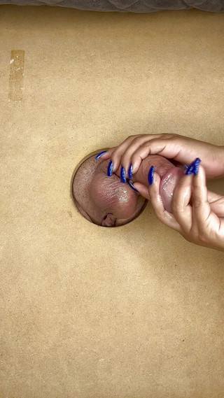 Latina mala: Latina Teen dojící stůl Glory Hole