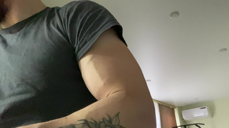 Hunky time: Альфа Наполняет Бутылку Его Слюной (сопли)