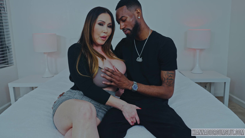 DarkkoTV: Kianna Dior Takes on Hollywood Cash Featuring Hollywood Cash
