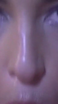 饥渴的黑发熟女享受激情的阴户舔舐和粗暴性爱