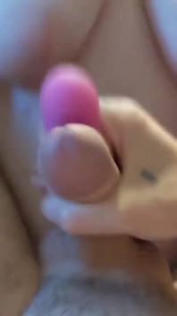 Dominare feminină bisexuală cu futai în cur cu vibratorul legat