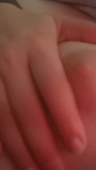 Aku suka banget muasin diriku sendiri