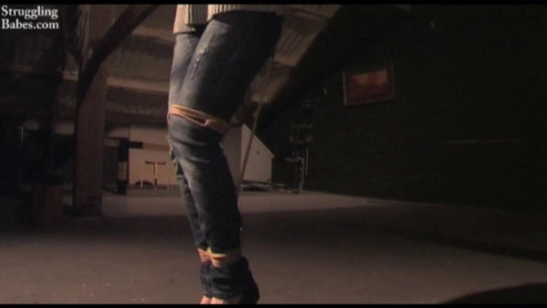 Submissed: Бондаж у сараї