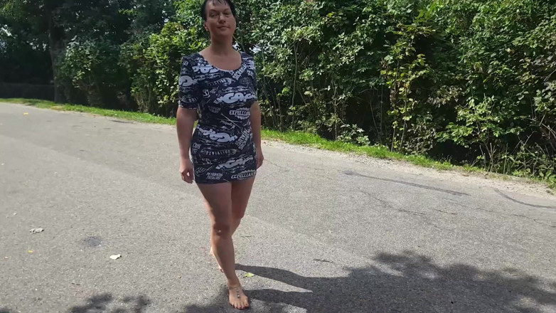 Yvette xtreme: The barefoot girl on the street
