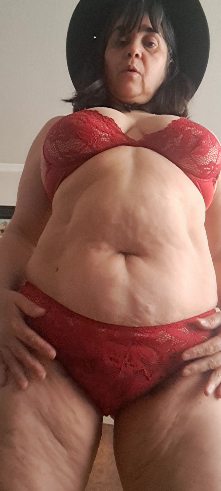 Mommy big hairy pussy: Bagaimana Anda ingin melihat dengan pakaian dalam atau tanpa
