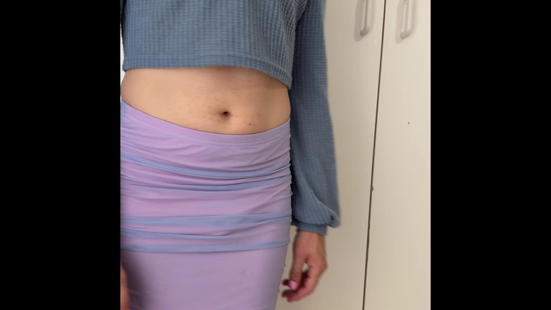 Kinky Princess: Il travestito effeminato si veste goffamente da modella