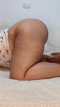 Mẹ kế với cặp mông khổng lồ và con trai riêng biến thái vui vẻ trên giường