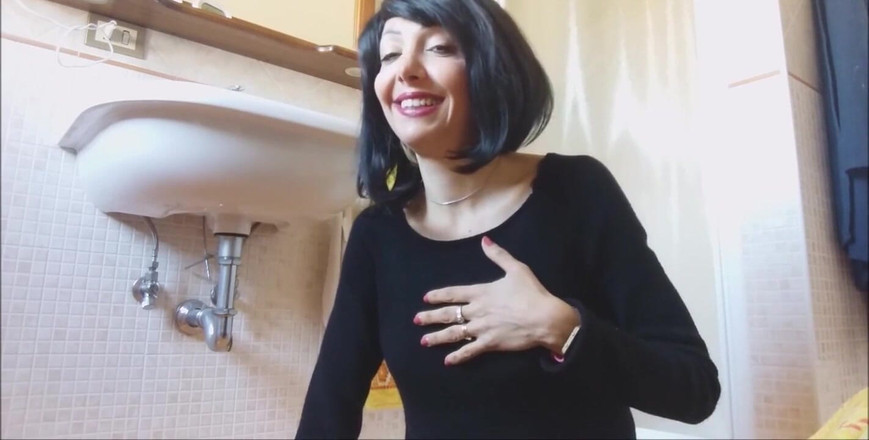 savannahamatoriale: Non riesco a tenere la mia pipì! Voglio farlo proprio...