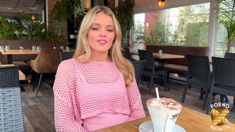 Porno Baguette: Jade, bella bionda, viene scopata nel culo!