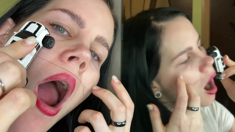Anna Sky: Giantess eats gummy bears and a toy. 4K
