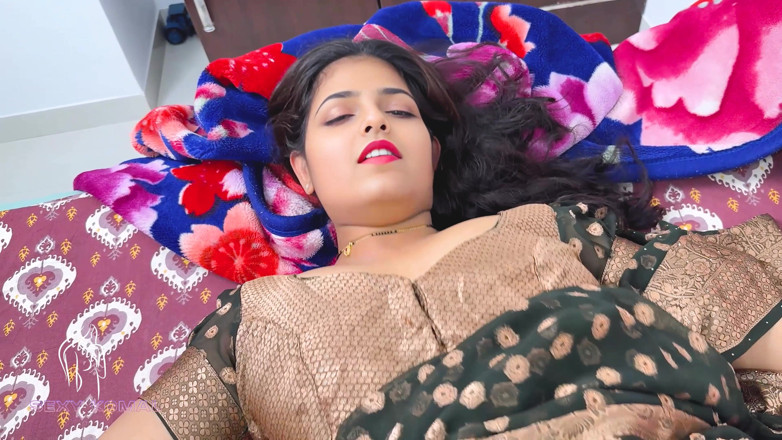 Sexy Komal: Si Dia Mandi Dan Memakai Saree, Memasuki Abang Tirinya Secara...