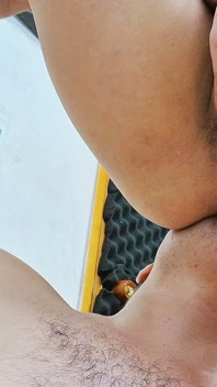 Lambendo e sua bunda na minha cara
