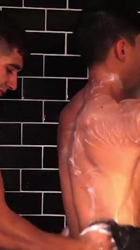 Zach Douglas Bottoms zum ersten Mal mit Max Summerfield