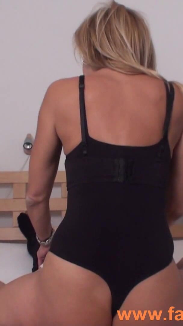 MILF Bodysuit Facesitting (Femdom Austria) MILF Bodysuit Facesitting (Femdom Austria)