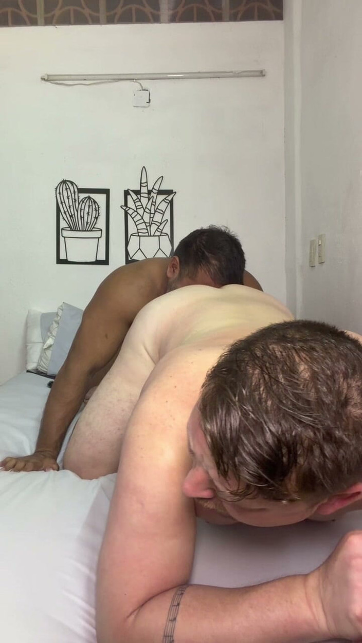 Wrongskiy: Sex mit gut bestückten Bär in Mexiko