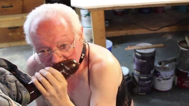 Erachi: Mike me baise et me nourrit