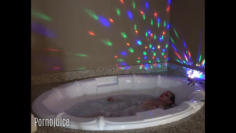 PornoJuice: Het mormor i badtunnan time machine