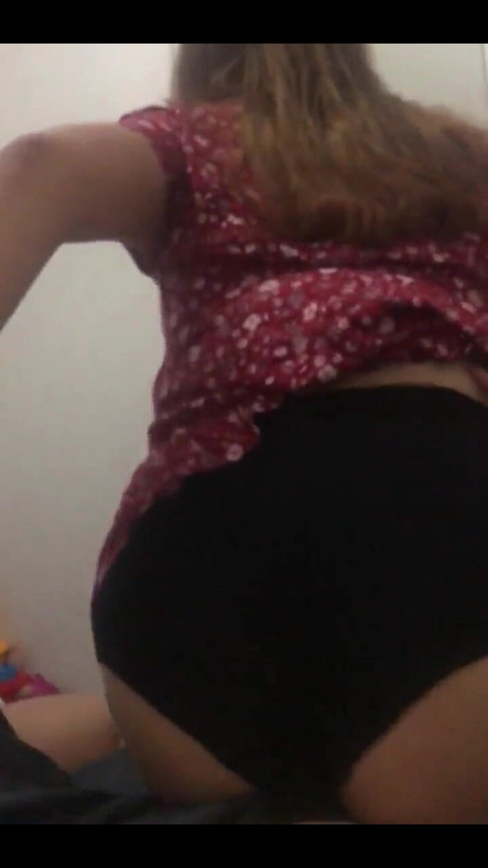 Mexicasero: 在我邻居的裙子下，我们最后做爱了