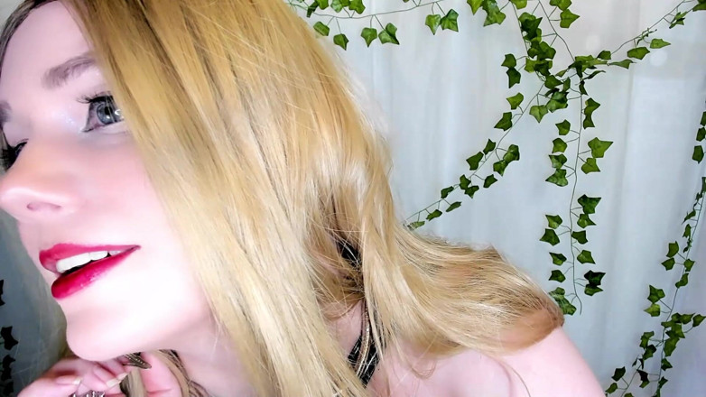 Scarlet Vixen: Skurczony przez leśną czarownicę