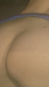 Două mame sexy superbe sunt futute de o pulă neagră într-un jacuzzi