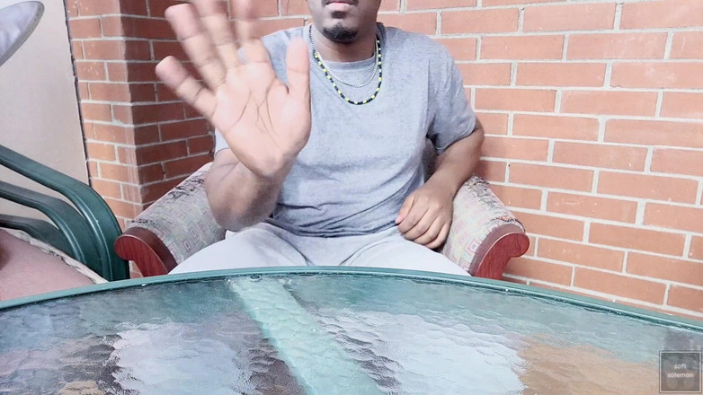 Soft Soleman: Śmierdzące męskie podeszwy (2025)