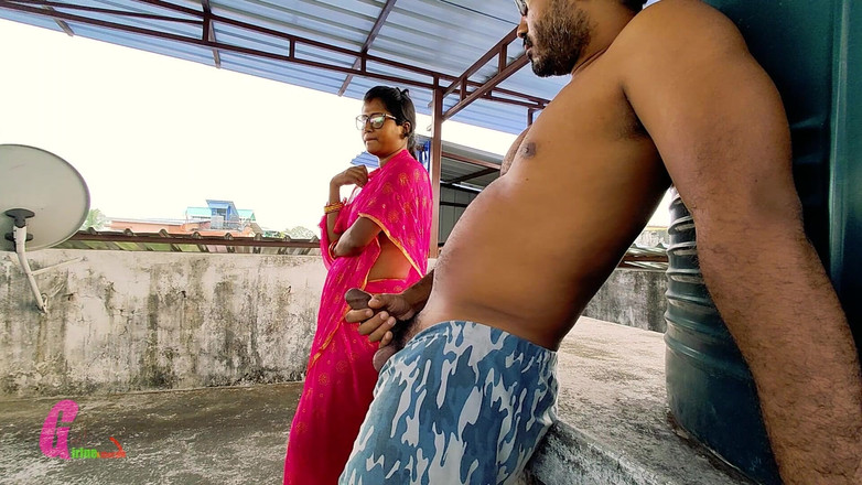 Horny_Bong: भारतीय भाभी अपने चेहरे पर क्रीम लेती है