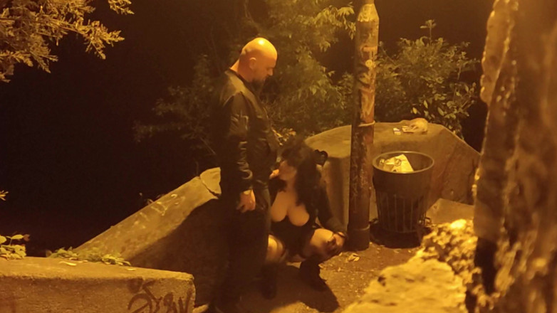 Toilet Mommy: 业余德国户外口交