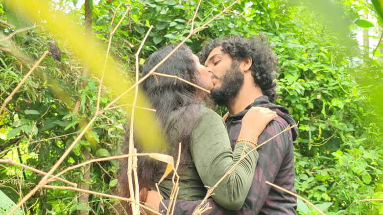 Vaigavarun45: Malayali Couple Hot Outdoor Sex in Forest, Wild Forest Outdoor...