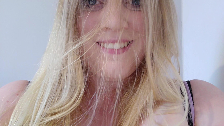 Julie_Bliss: Julie Bliss - cewek seksi dengan raksasa dan aduhai