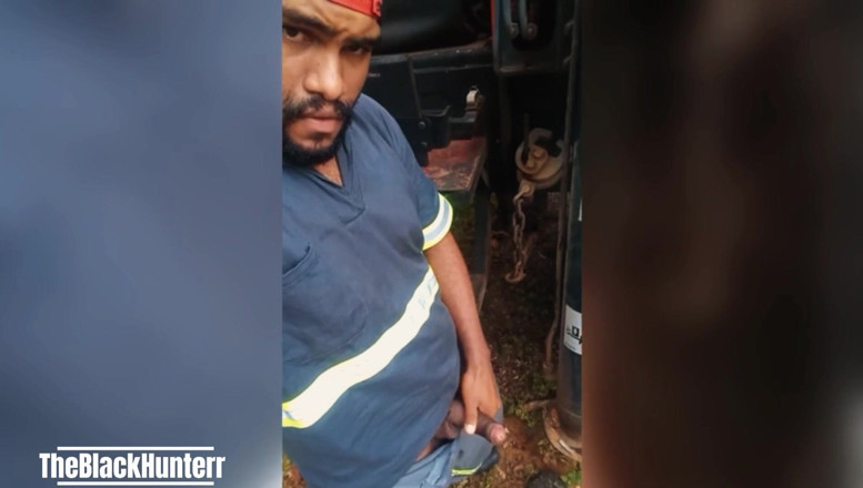 TheBlacKHunterr: Trabajador masturbándose en el sitio de construcción detrás del camión...