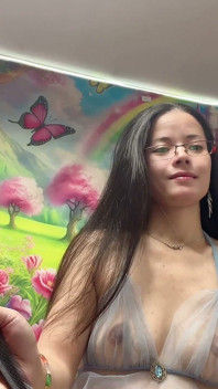 Beau Show De Seins Sexy Avec Des Cheveux Noirs