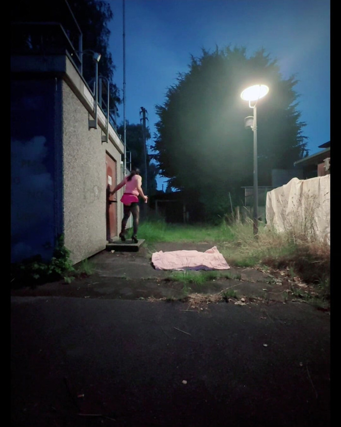 SissyDaniella: Sissy intro und draußen als straßenschlampe spielen