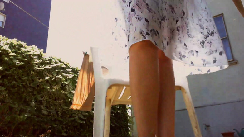 Nicoletta Embassi: Pisse dans le jardin