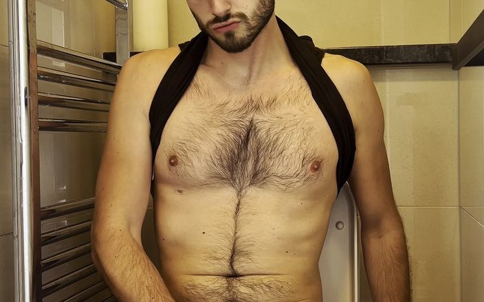 Thickbenjamin: Garoto prova seu próprio mijo